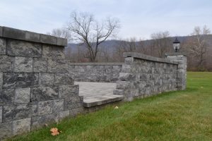 Patio with walls made of Allan Block Courtyard